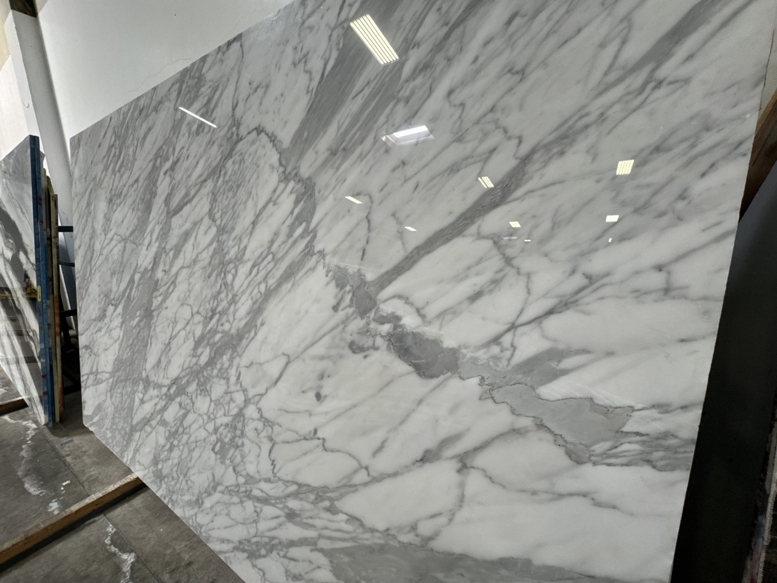 Calacatta Premium - Marble - Image 3